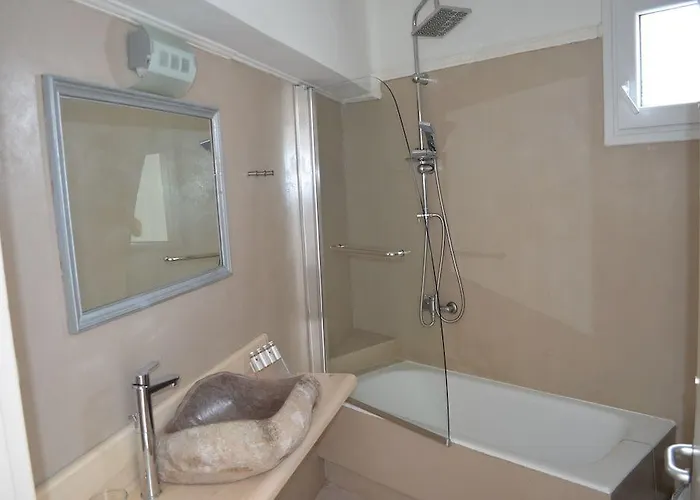 Faros Αζόλιμνος